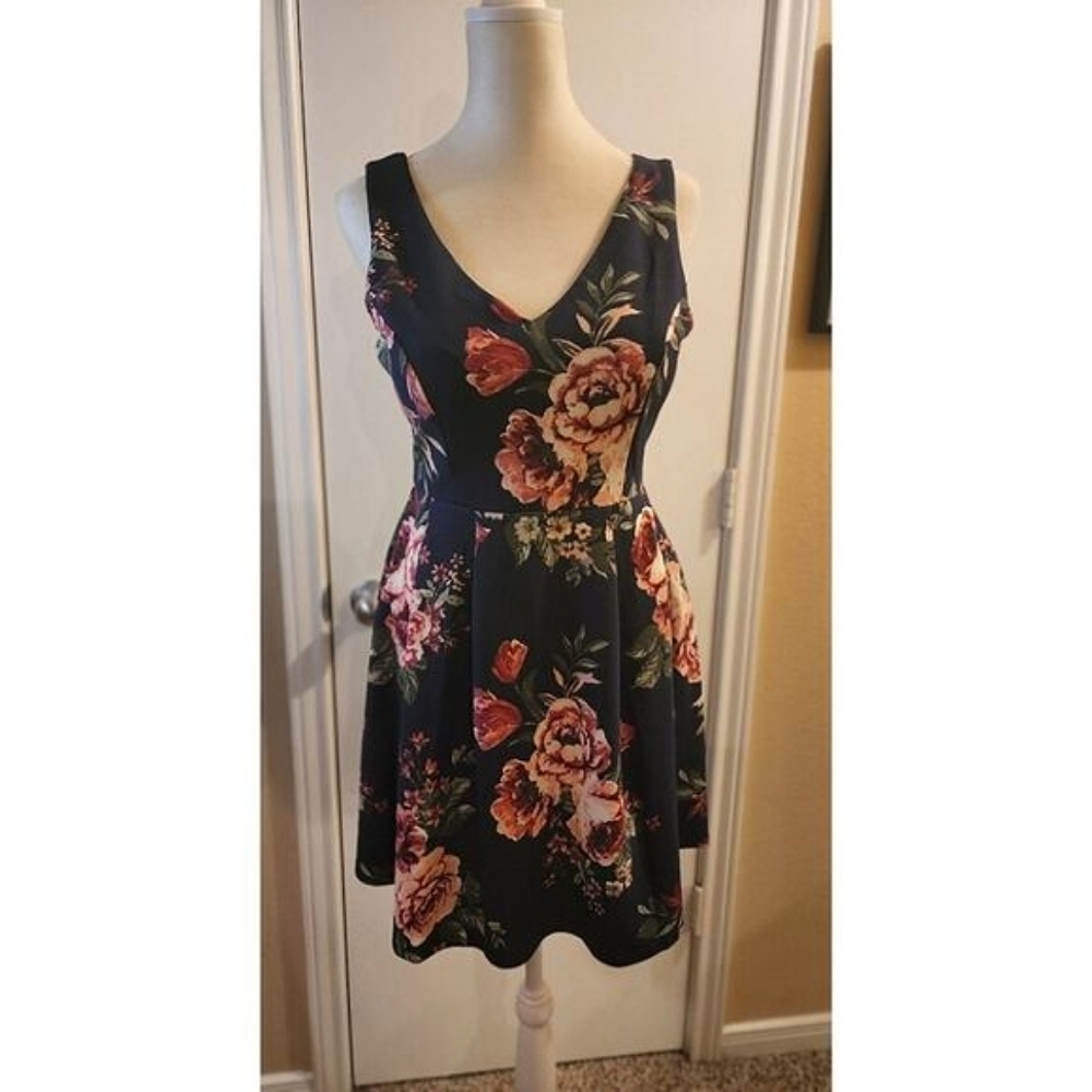 Crystal Doll Floral Dress size S